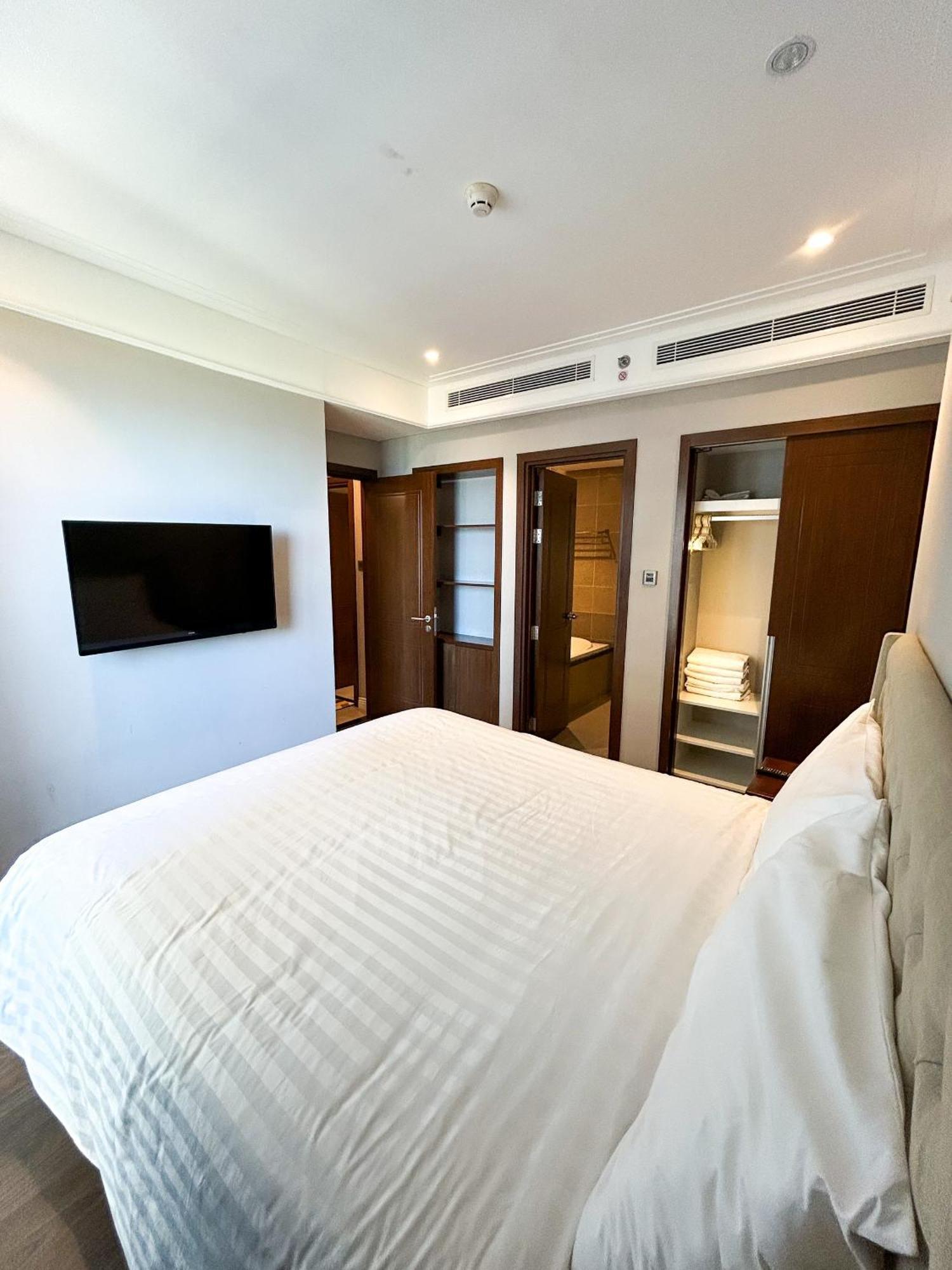 Sunrise Luxury Apartment With Ocean View Дананг Экстерьер фото